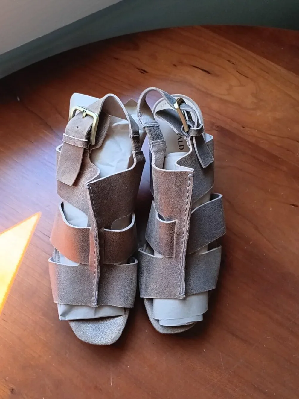 NWT Bronze Leather Block Heel Size 7.5 M Donald Pliner
